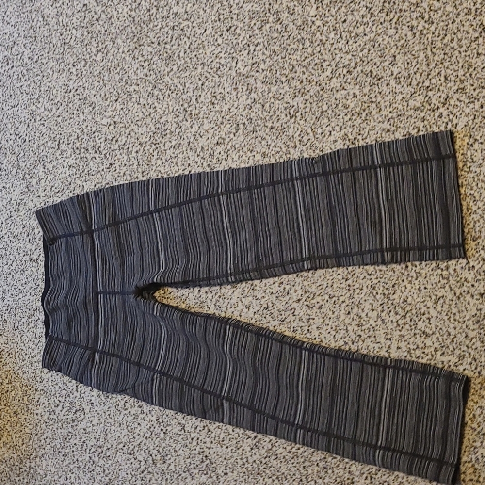 Lululemon crop capri leggings size 4 grey black - Picture 1 of 5